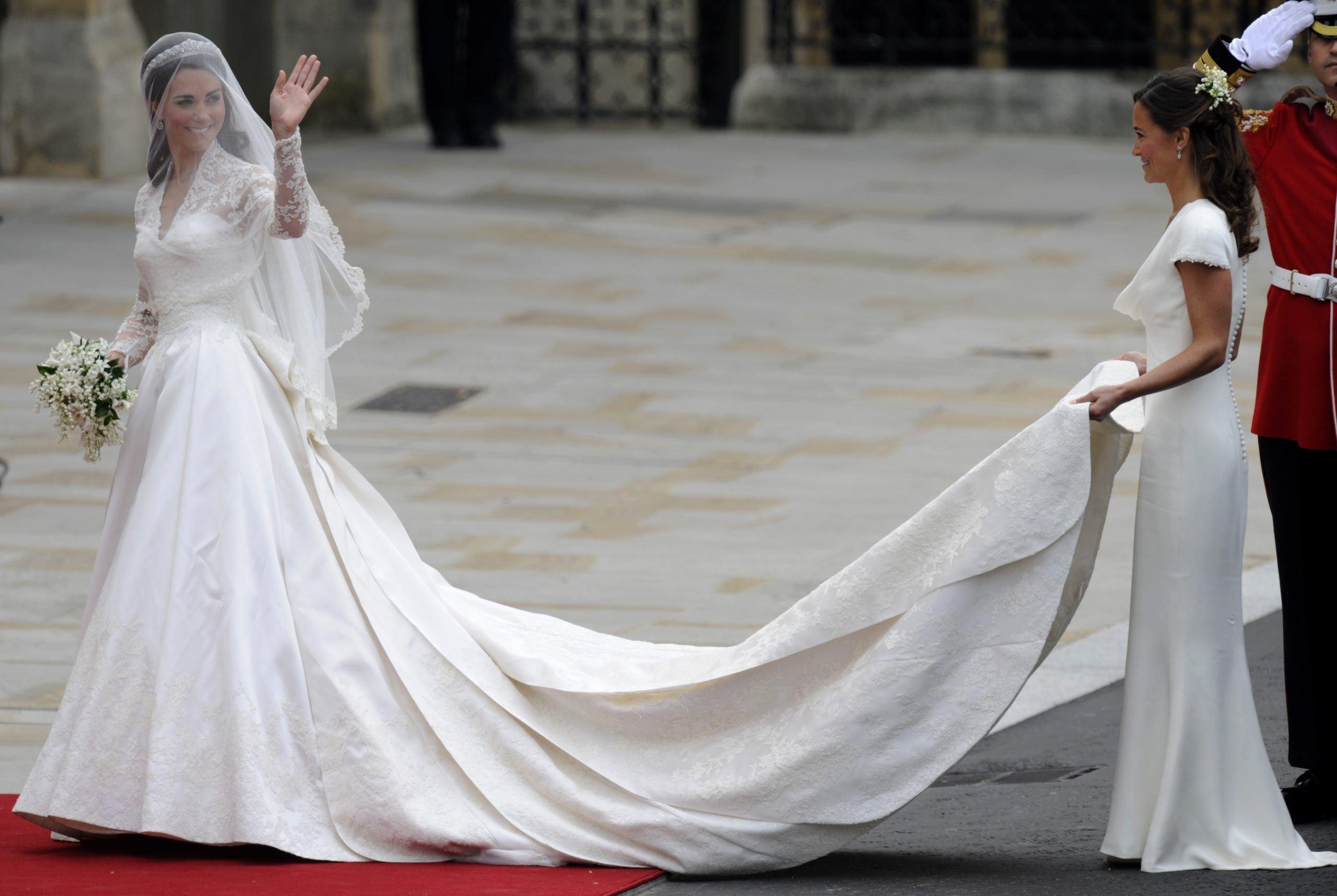 How Kate Middleton's wedding dress inspired a decade of celebrity brides |  Daily Mail Online